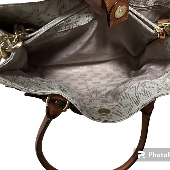 Michael kors purse - Picture 8 of 8